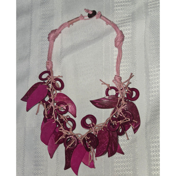 Fuchsia Pink Leaves Statement Necklace Carved Wood Or Plastic Hawaiian 20" BOHO - Picture 3 of 9